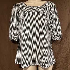 Chevron black/white dress top